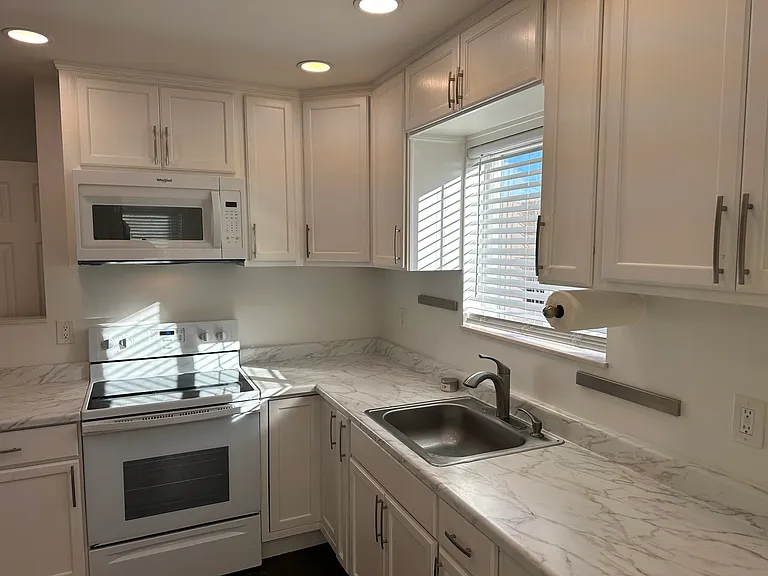 72 Ira Light St #B — Photo 2