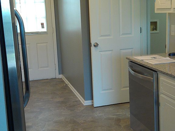 2nd image of 1201 Creekside Dr