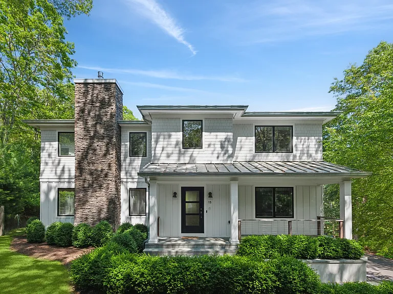 15 Wood Lot Ln — Photo 1