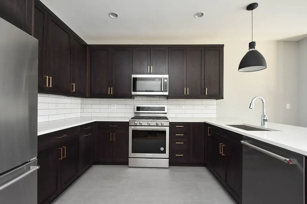Appealing 3 Bed, 2 Bath at Bell + Irving Park (St. Bens) — Photo 3