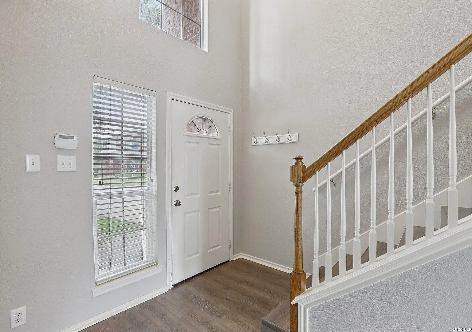 3 bed, 2.5 bath, 2345 sqft, $2,400 — Photo 4