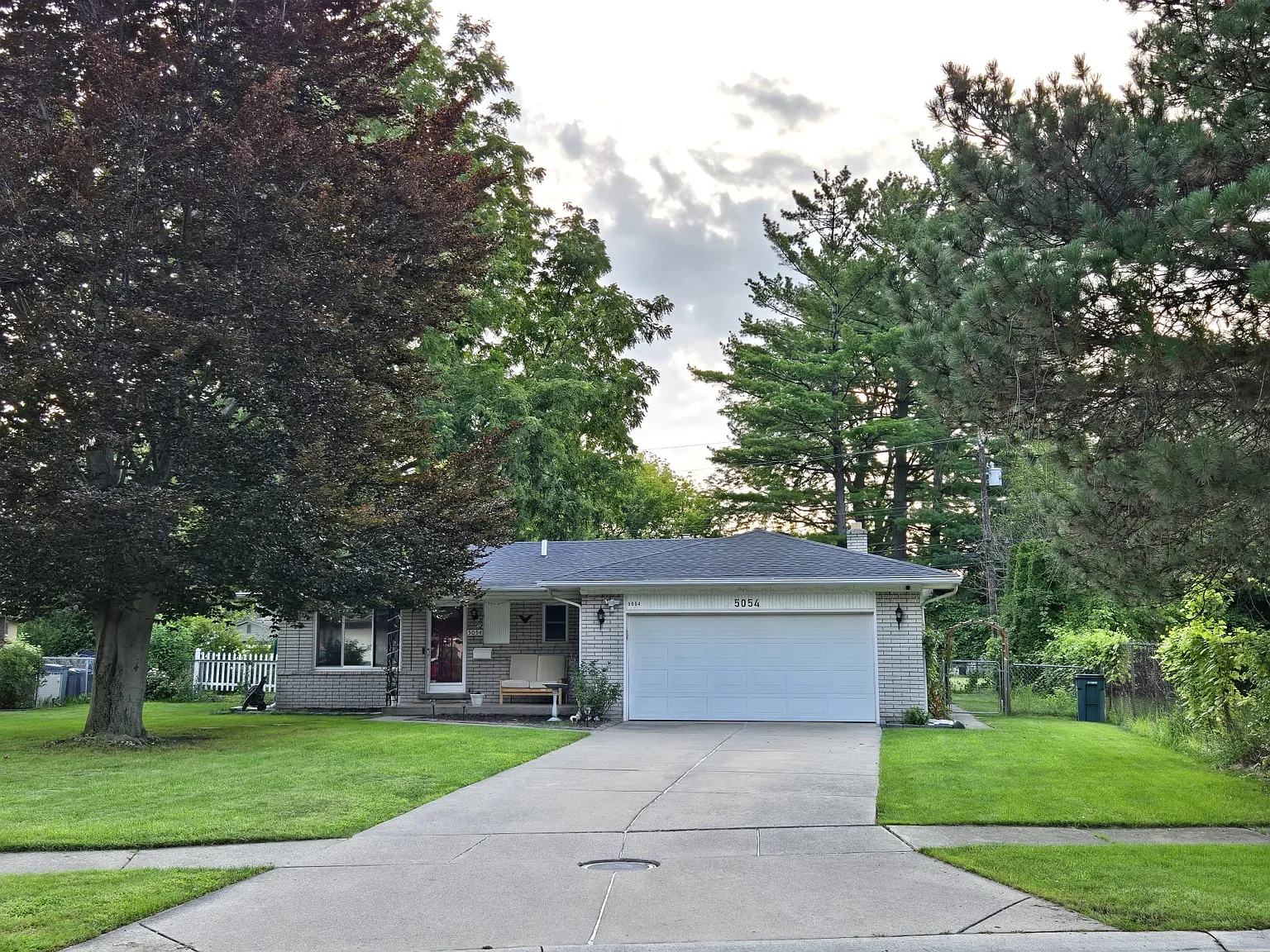 5054 Carnaby Dr photo 1