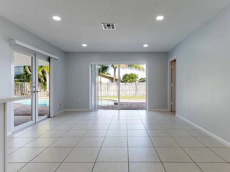 4695 Brandywine Dr — Photo 8