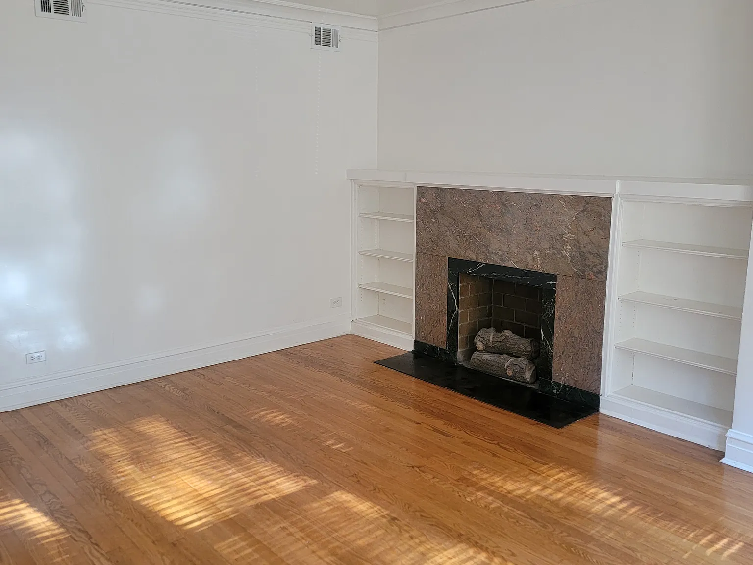 3 bed, 1500 sqft, $1,800 — Photo 2