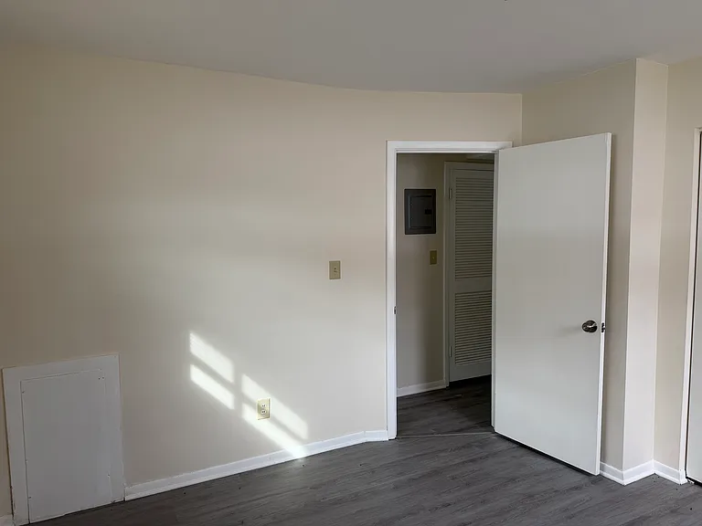4560 E 104th St #9 — Photo 10