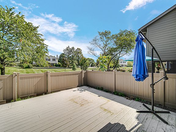4th image of 8029 Wildwood Ln