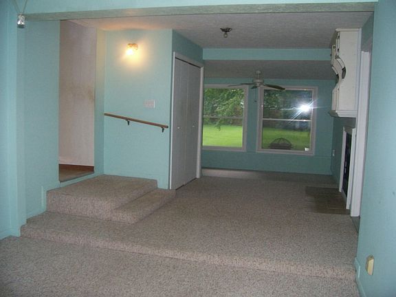 5th image of 903 E Eureka St