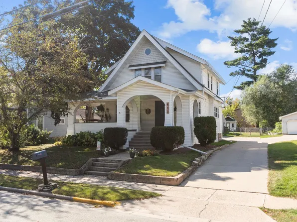 433 S Nash St, Hortonville, WI 54944