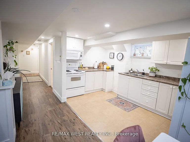 93 Peel St #2 — Photo 6
