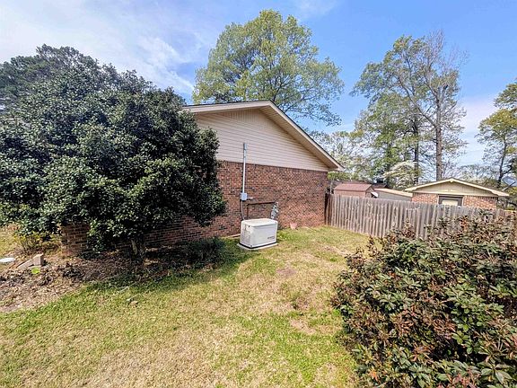 3rd image of 1098 Quapaw St