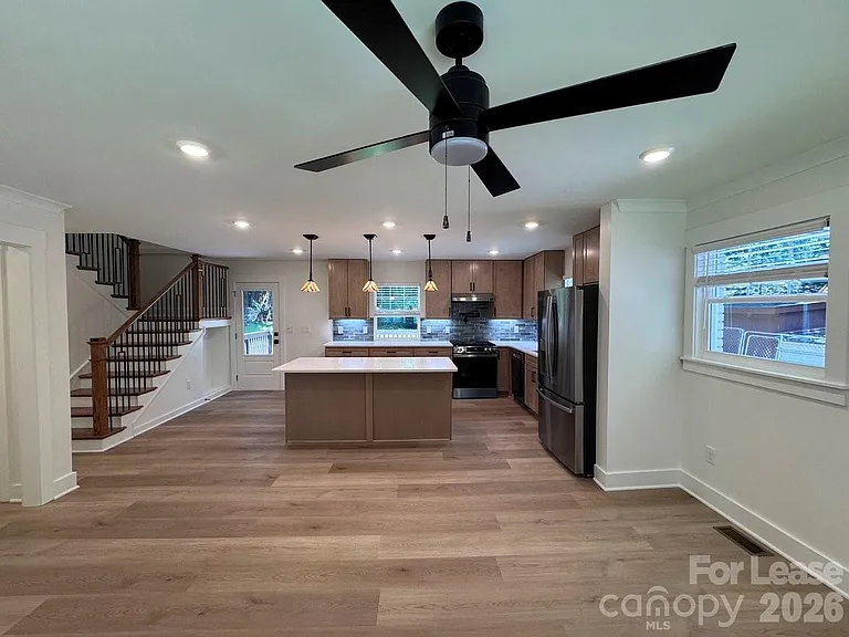549 Manhasset Rd — Photo 5