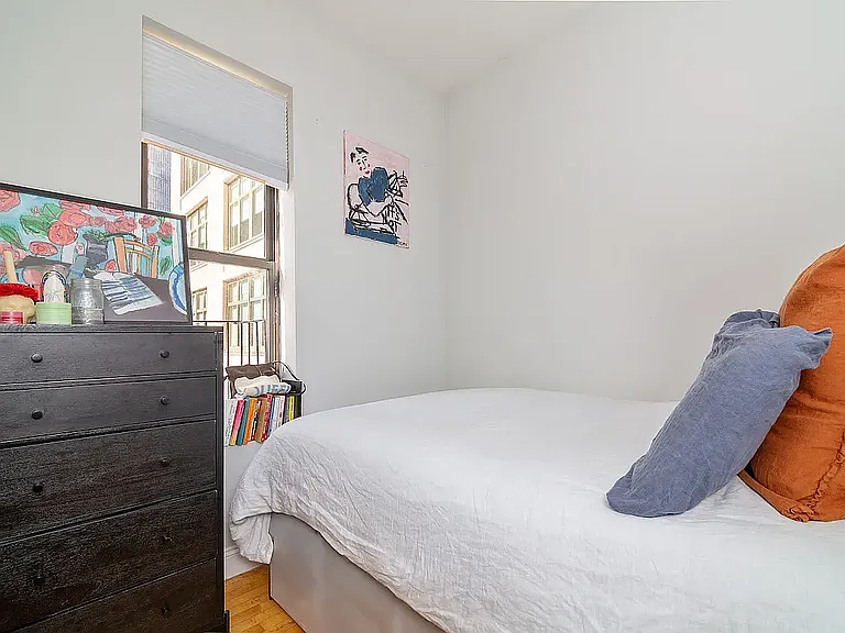 25 Thompson St #4 — Photo 2