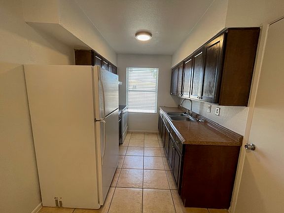 4th image of 534 N Williams APT J
