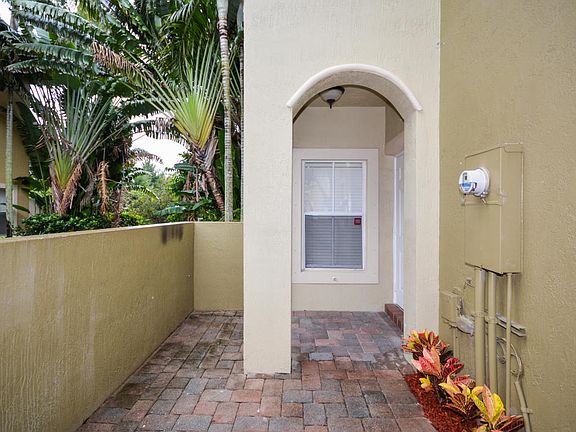 3rd image of 172 Lake Monterey Cir