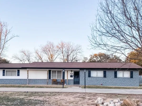 2015 S Walnut St, Brady, TX 76825