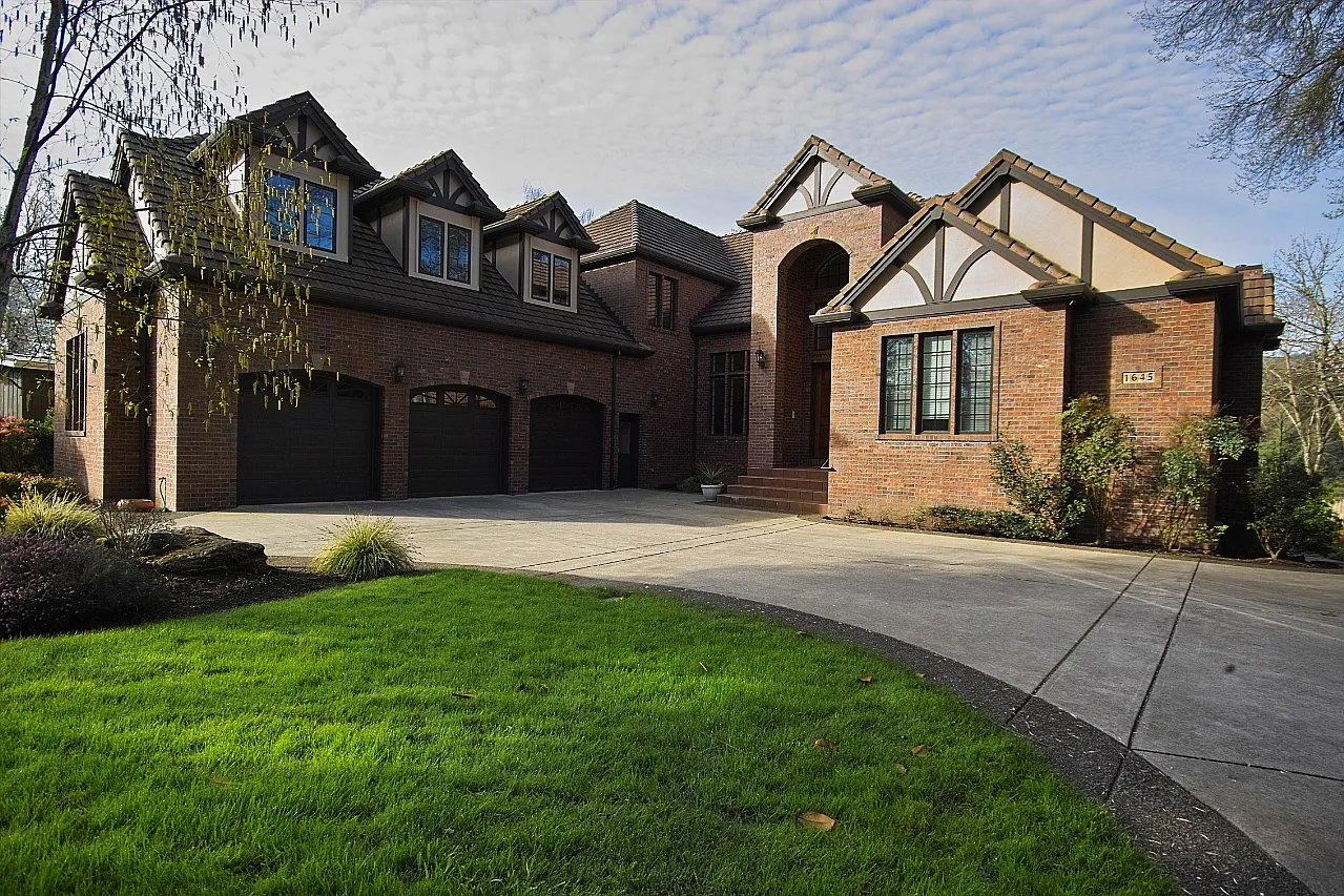 1645 SE Oak Shore Ln — Photo 4