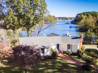 293 Prentice Point Dr, Kilmarnock, VA 22482