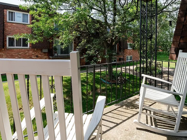 Camelot Village Apartments — Photo 44
