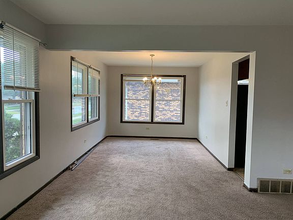 4th image of 16659 Parliament Ave