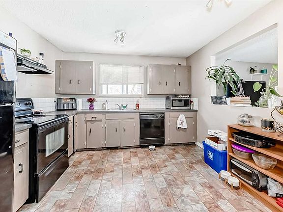 4th image of 4105 SE 53rd Ave