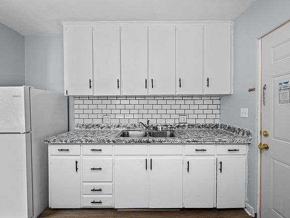 4th image of 417 W 14th St