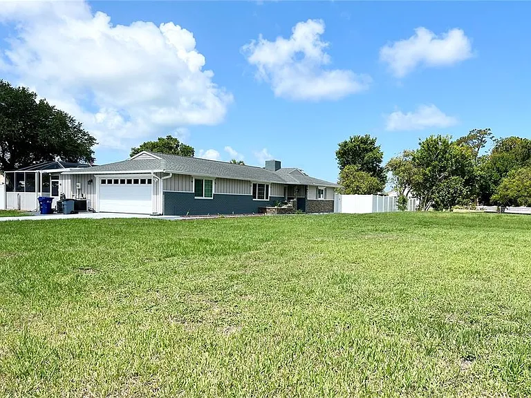 2140 Pinehurst St — Photo 1
