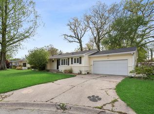 571 26th Avenue Ct, East Moline, IL 61244
