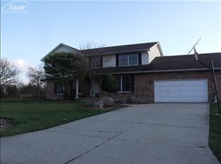 6341 Woodmere Ct, Flint, MI 48532