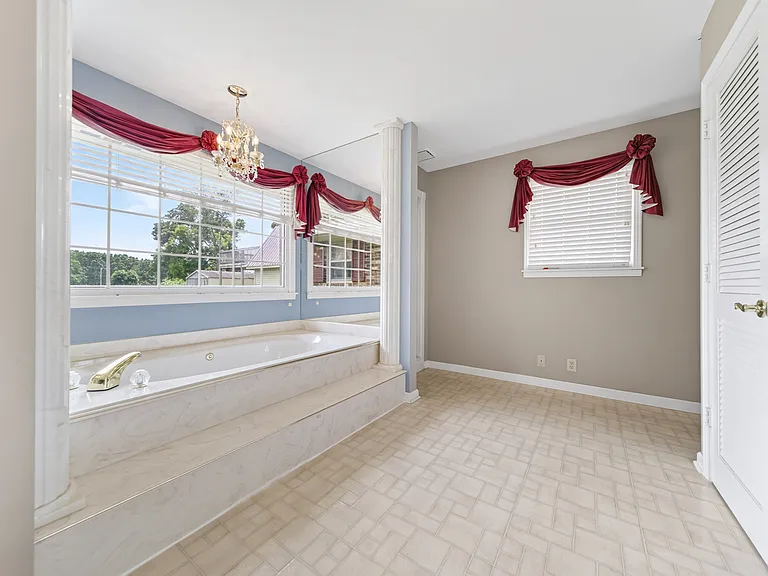 120 Briarwood Dr — Photo 47