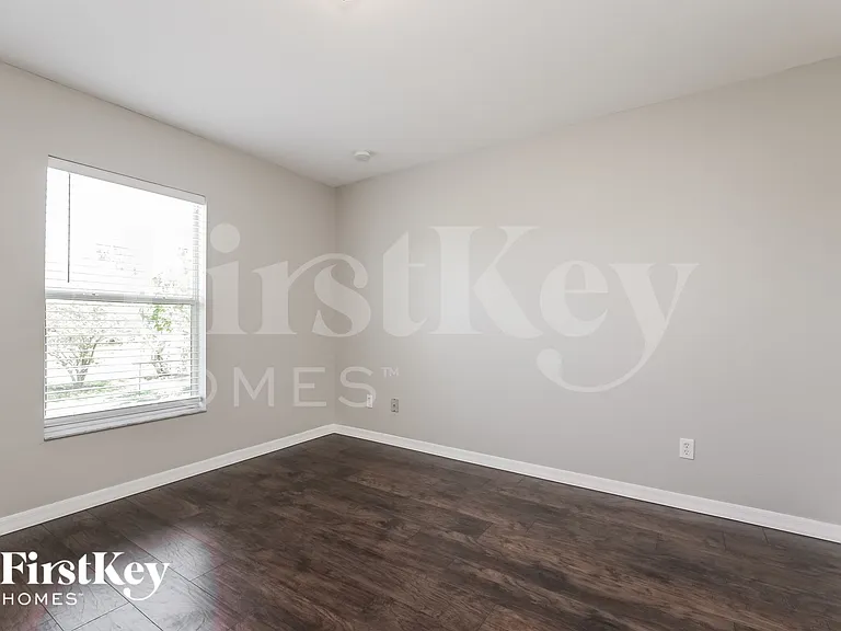 129 Wanatah Ave S — Photo 12