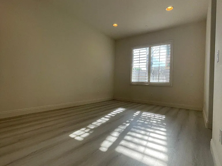 13935 Barnett Ln #B — Photo 22