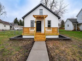 1022 W Taylor St, Bloomington, IL