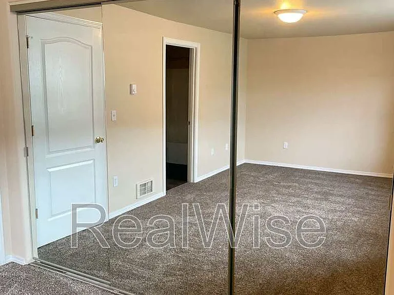 2621 NW Cedar Ave #4 — Photo 11