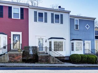 10735 Colonial Woods Way, Louisville, KY 40223