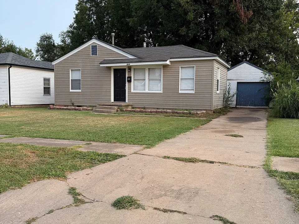 310 E Steed Dr