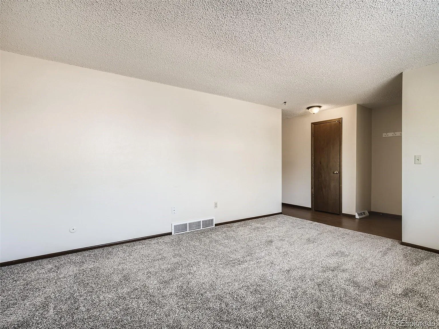 2 bed, 1.5 bath, 1400 sqft, $2,700 — Photo 3