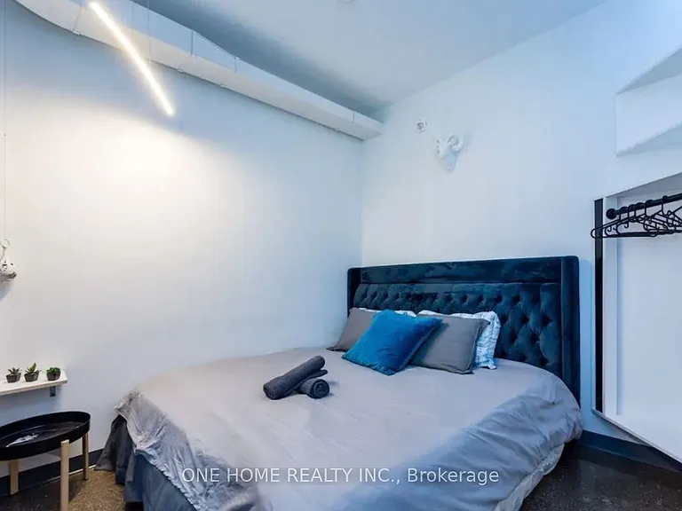 405 Dundas St W #201 — Photo 14