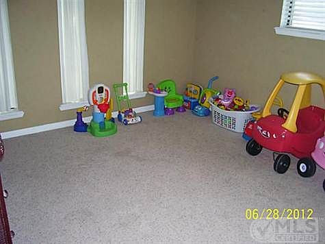 4th image of 102 Vicksburg Dr