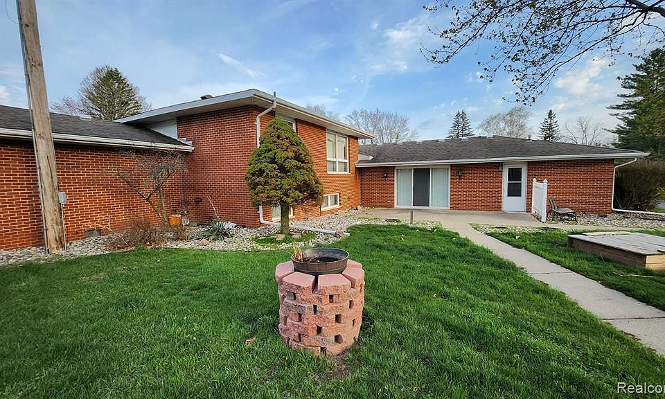 13281 N Bray Rd, Clio, MI 48420 MLS 20230029504 Zillow