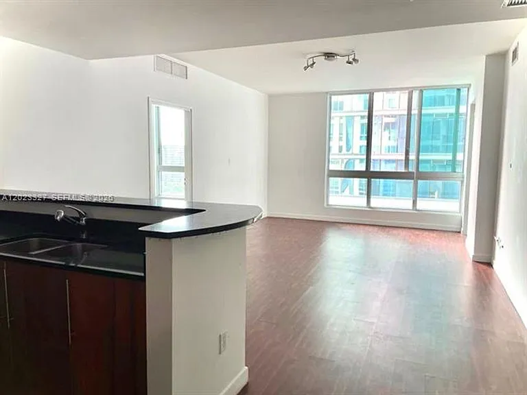 300 S Biscayne Blvd #T-1404 — Photo 11