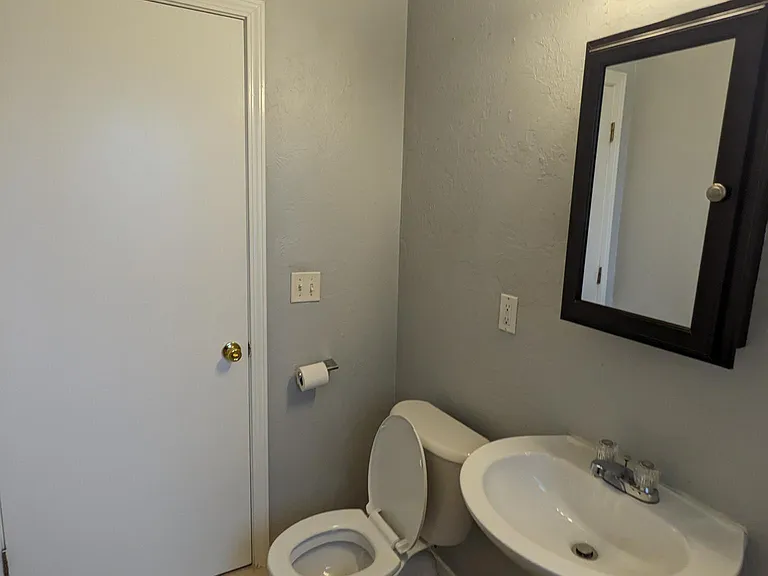 417 W Pulaski St — Photo 2