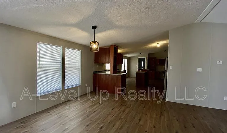 315 W Lee St — Photo 21