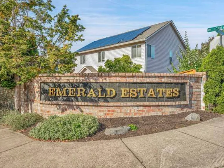 16605 NW Dublin Ct — Photo 36