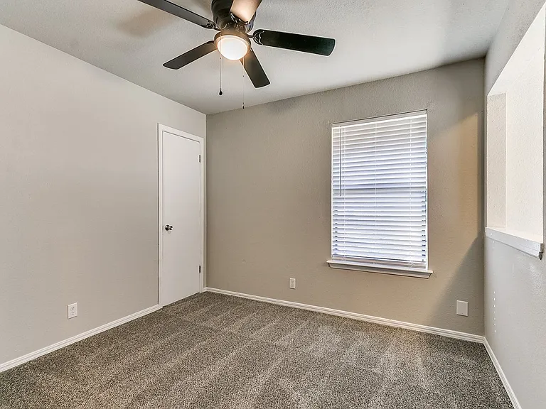 1113 W Fulton St — Photo 15