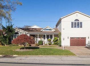 194 Newark Street, Lindenhurst, NY 11757