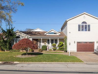 194 Newark Street, Lindenhurst, NY, 11757