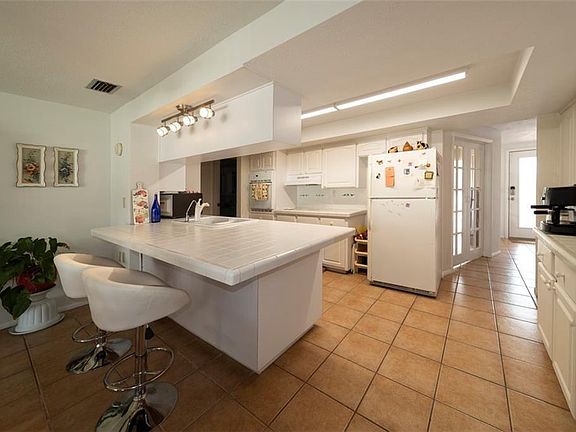 2nd image of 1124 Royalwood Dr