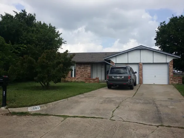 601 SW 25th St, Moore, OK 73160
