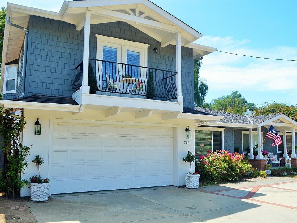 1st image of 702 Club House Dr