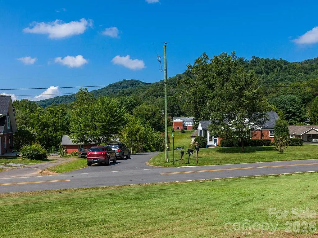 3 bed, 1658 sqft, $2,290 — Photo 3